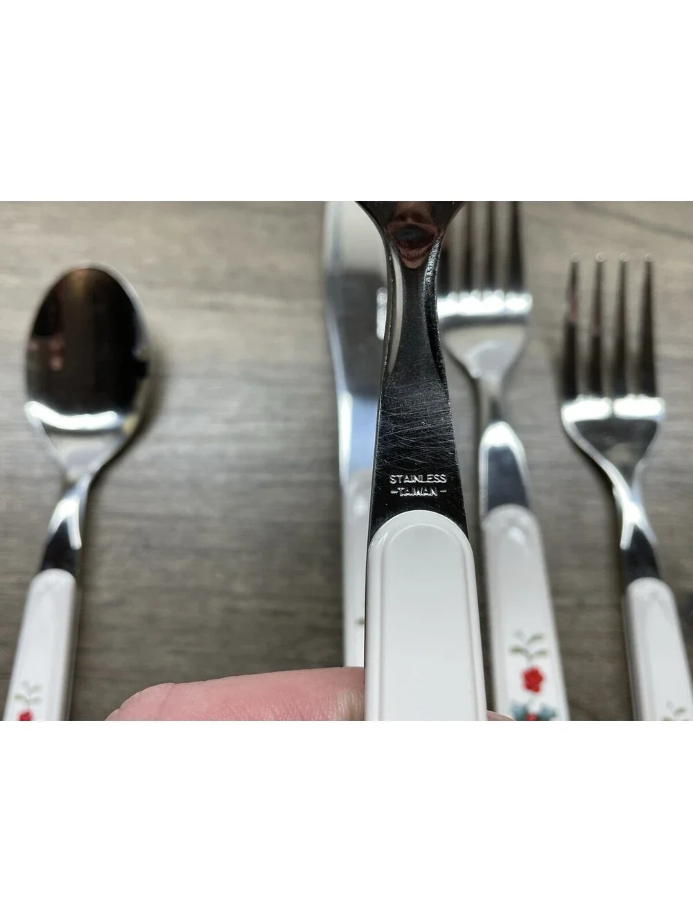 Pfaltzgraff Snow Village Flatware 8 Place Settings **39 Pcs Stainless Silverware
